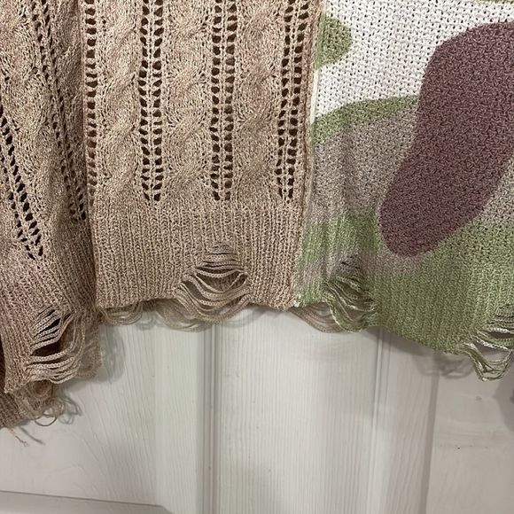 Gorgeous POL OVERSIZED TAN/ CAMOUFLAGE DISTRESSED SWEATER MEDIUM (XL/12/14) - Picture 5 of 7